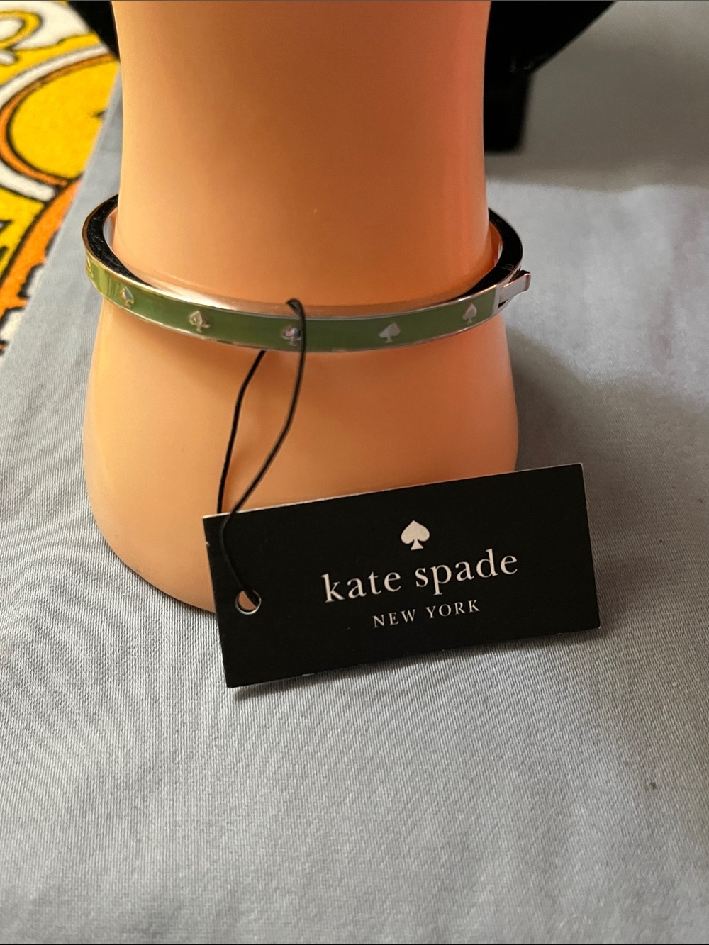 NWT🌞kate spade Green Enamel Silvertone Bangle w/Silver Spades & Locking Clasp - Picture 1 of 8